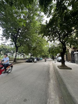 bán gấp biệt thự đền lừ - nguyễn đức cảnh vị trí đẹp 125m mặt tiền 8,5m 27,5 tỷ