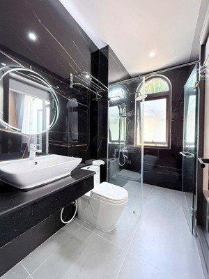 bán nhà lô góc khu phân lô vip, ôtô tránh, 7thang máy -trần quang diệu, đống đa vị trí đầu tư vàng