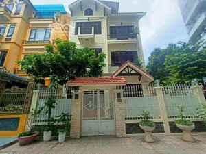bán biệt thự phố thiên hiền - mỹ đình.
145m2 - 4 tầng - mt22m - 40.8tỷ - lô góc - ô tô - dừng đỗ