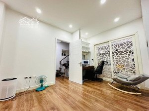 bán nhà trần thái tông - lô góc - hai mặt thoáng - 5 tầng - mặt tiền 5m - 9.4 tỷ