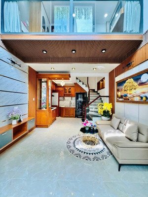 sang nhanh nhà đang có hđ thuê 14tr/th, đ.huỳnh tịnh của, quận 3, dt 54m2, giá 9tỷ870, sổ riêng