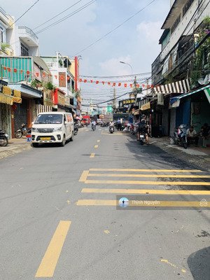 ngộp bank nhà mặt tiền ngay phạm văn đồng thu nhập sẵn 20tr/tháng