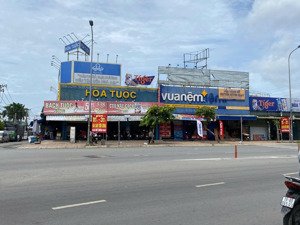 hạ 10 tỷ! bán nhà 3mt dương quảng hàm, p5, (dt: 15x30m), hđt 150tr/th, giá bán: 63 tỷ(tl)