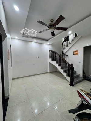 - bán nhà xuân đỉnh, 20m ô tô, nội thất xịn sò, sát phố, 40m2, 8.2 tỷ.