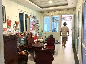 cho thuê nhà kinh doanh gần biển khu vĩnh hải giá 20 triệu/tháng