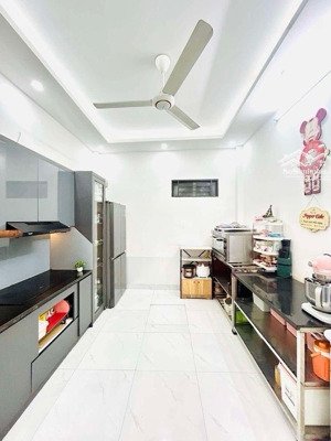 hiếm - nhà lạc long quân, 37m2, full nội thất, mt3.9m, gần ô tô, chỉ 7.9 tỷ