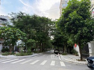 bán biệt thự vườn đào - mặt vườn hoa - 285m2 mt: 15m giá đầu tư: 456tr/m( 130 tỷ) - sẵn sổ gd ngay