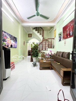 bán nhà vĩnh hưng- hoàng mai, 30m2 , 5 tầng, 6.15 tỷ , vài bước ra ô tô, dân xây cực kỳ chắc chắn.