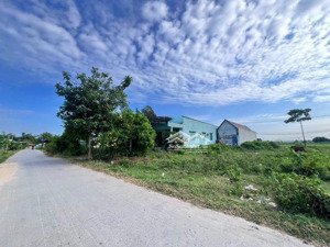 đất sát kcn đức hoà 3 đúng 300m giáp củ chi diện tích: 5x25m