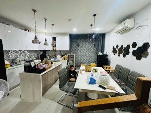 12 tỷ thương lượng bán nhà mặt tiền khu dân cư phân lô, 4 tầng, dt: ngan 5 mét - dài 18 mét.