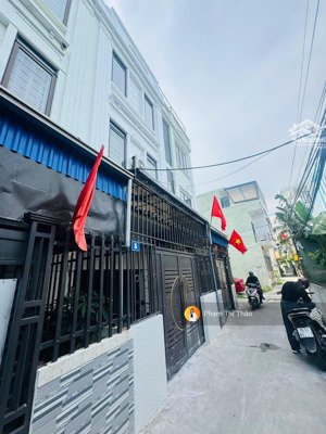 suất hiện 1 căn sân cổng ngõ thông 3 siêu thoáng tại hoàng mai - đồng thái