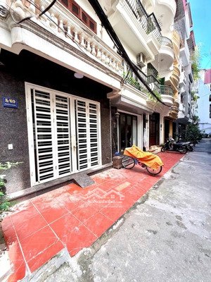 bán nhà nguyễn hy quang đống đa kinh doanh văn phòng cty - trước nhà rộng 5m - 20m ra mặtphố