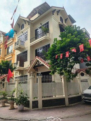 bán nhanh biệt thự mỹ đình, dt 155m2 lô góc 4 tầng mặt tiền 22m gara oto giá 42 tỷ