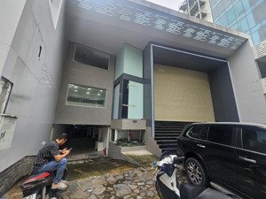 võ văn tần q3 17x28m hầm trệt 1 lầu