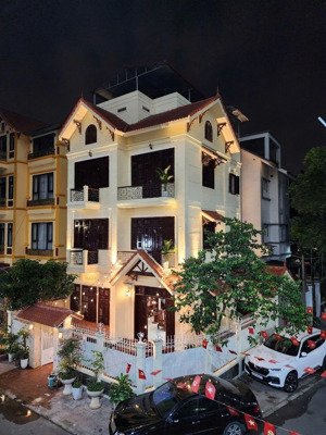 bán biệt thự mỹ đình - 143m - 4t - mt 9m - 40 tỷ 5 - lô góc 2 ôtô tải tránh - vỉa hè kinh doanh vip