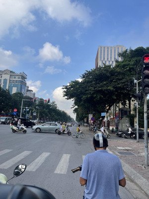 bán nhà văn cao ba đình dt siêu rộng gần phố ngõ thông thoáng nhà dân xây có ô chờ thang máy