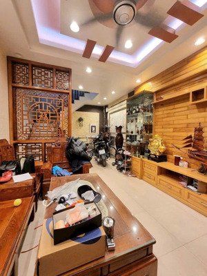 bán nhà 5 tầng tại giải phóng, phương mai, đống đa, gần đại học y hn, bách kinh xây 7,8 tỷ, 34 m2