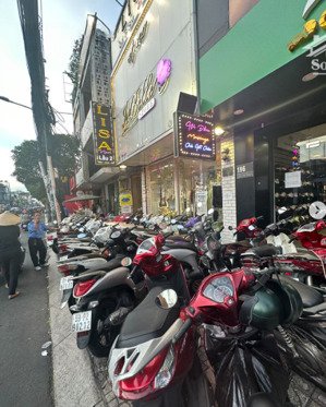 giá rẻ 4x - cho thuê nhà 196 cách mạng tháng 8, quận 3 - dt 4,5x25m, trệt 2lầu, chính chủ