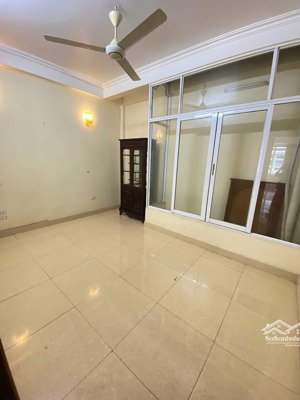 bán nhà chịa lô phố trần quang diệu gara để được 2 ô tô khu trung tâm nhiều chỗ để xe gần metro