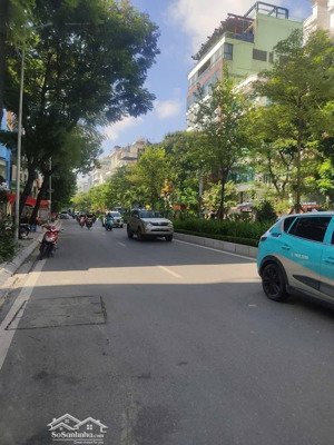 lạc long quân.tây hồ.lô đất vàng mặt phố siêu rẻ kịch sàn.vị trí đắc địa xây toà văn phòng đang cấp