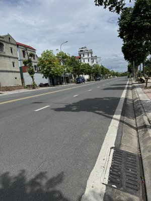 cần bán gấp lô đất đấu giá cự khối, 98m2, mt 5m, hướng hồ điều hoà 32ha. giá đầu tư