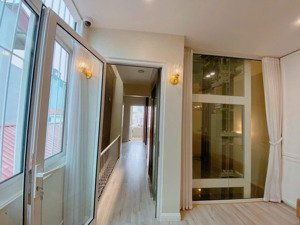 bán gấp nhà phố đào tấn - thang máy, hai mặt ngõ, kinh doanh sầm uất - 3 bước ra oto tránh !