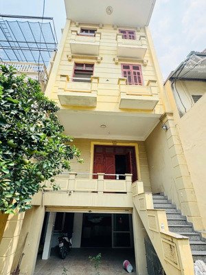 nóng: ngọc thuỵ - hồng tiến - diện tích rộng- chủ nhà vip cần bán gấp 210 triệu/m2