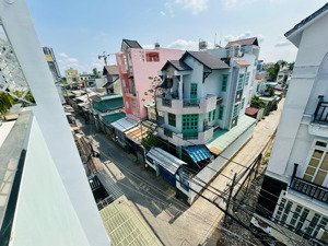 nhà 4 tầng, hẻm xe tải, cách mặt tiền phạm hữu lầu 70m, sổ hoan công. chỉ 7,5 tỷ