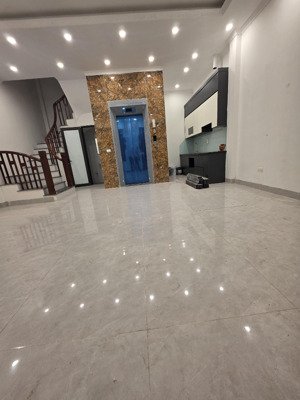 bán nhà ô cách _việt hưng, thang máy, 50m _mt4.8m ,20m ra ô tô tránh,chỉ 9.3 tỷ