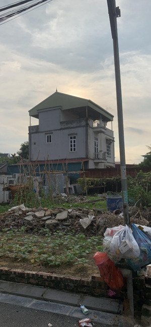 rất đẹp cần bán 90m đường ô tô tải 2 tấn đỗ rộng. thổ cư. giá có bớt. gần đường trục chính 30 mét