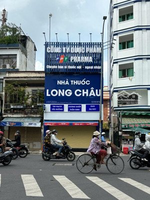 nhà cho thuê ngay ngã ba quận 11