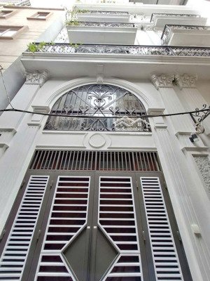 nhà này gần aoen mall- đi lại thuận tiện vô cùng, phường long biên, 43m 6 tầng 8,65t