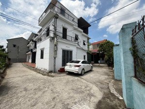 bán nhà xây sẵn 2 tầng 1 tum. đất 2 mặt tiền