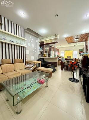 Bán nhà Tôn Đức Thắng 28m2 ngõ to rộng thông vị trí đẹp sổ đẹp 5.5 tỷ