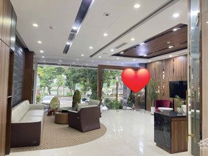 bán mặt phố cầu giấy, 150m2, 9 tầng, thông sàn, thang máy, vỉa hè, có hầm, 85 tỷ