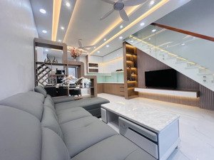 nhà mới 105m2,hẻm 1 sẹc,20m ra huỳnh tấn phát quận 7,hơn 7 tỷ,6 phòng ngủ,sổ riêng,hoàn công đủ