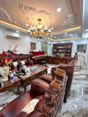 siêu phẩm mặt tiền 3/2 view hà đô centrosa 400m 65 tỷ cho thuê 1.5 tỷ/năm