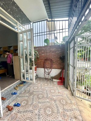 6 triệu/tháng - nhà 2 tầng 2 phòng ngủ 2wc có nội thất khu yên tĩnh đường 9m tam đa