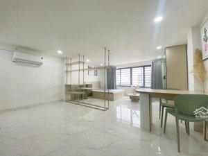 cho thuê căn hộ dịch vụ gần cv hoàng văn thụ - vòng xoay lăng cha cả- có thang máy - bancon