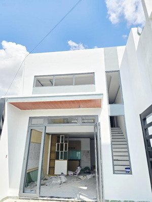 bán gấp nhà 1 trệt 1 lửng đúc sổ riêng thổ cư, gần trạm thu phí bửu long ngay cổng chào tân triều