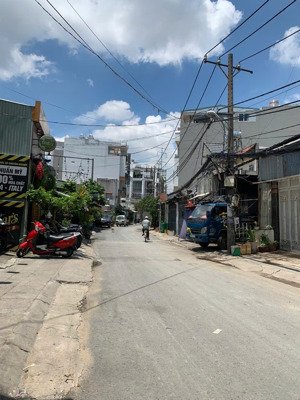 nhà trệt lầu lửng hẻm xe hơi 30m mặt tiền phạm văn đồng quận bình thạnh, sổ hồng 3,99 tỷ