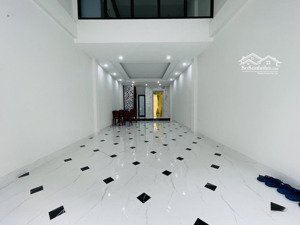 hào nam oto ngủ trong nhà 7 tầng thang máy chạy quanh