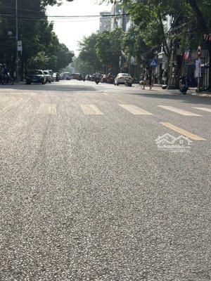 hiếm có duy nhất một căn nhà mặt phố trạm bán gấp