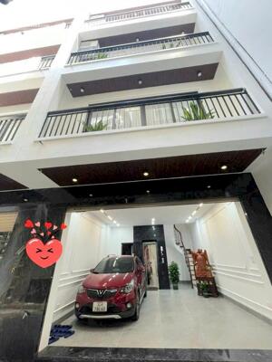 BÁN NHÀ NGUYỄN VĂN CỪ, GARA Ô TÔ, THANG MÁY LONG LANH, TẶNG NỘI THẤT CHẤT, GẦN PHỐ, GIÁ TỐT