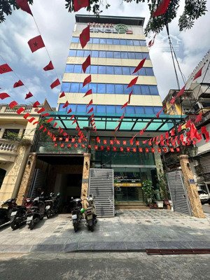 cho thuê 3 tầng 1 - 2 - 3 tại tòa nhà hoàng cầu. 240m2 có hầm để xe, khu vực đông đúc