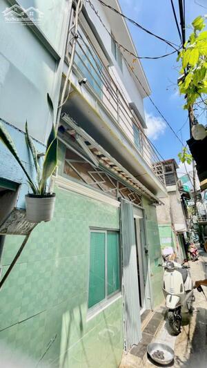 CHỈ HƠN 1 TỶ có nhà 3 tầng sổ hồng riêng - 1 xẹt - 2PN 2WC