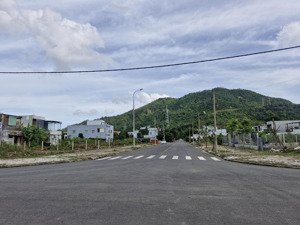 chủ gửi bán lô đất tái định cư hòa sơn 6-phường hòa khánh-tp đà nẵng.giá 2,6 tỷ ,gần đừng dt 602..