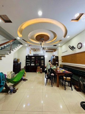 nhà mặt tiền trần văn giàu,cách aeon mall bình tân 3km ( 133m2 , 4 tầng,p5n,4wc) giá nhỉnh nhẹ 7 tỷ