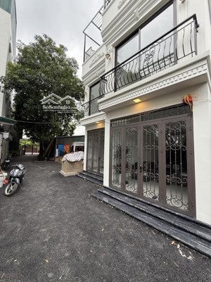 nhà đẹp đón tết, ở luôn, sát ô tô, gần aeon long biên: dt 30m; 5t; 4.2 tỷ (ctl)