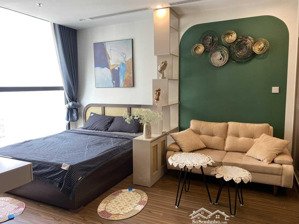 chính chủ cho thuê căn studio vin west point đồ cơ bản giá chuẩn 11 triệu , căn độc lập . inbox